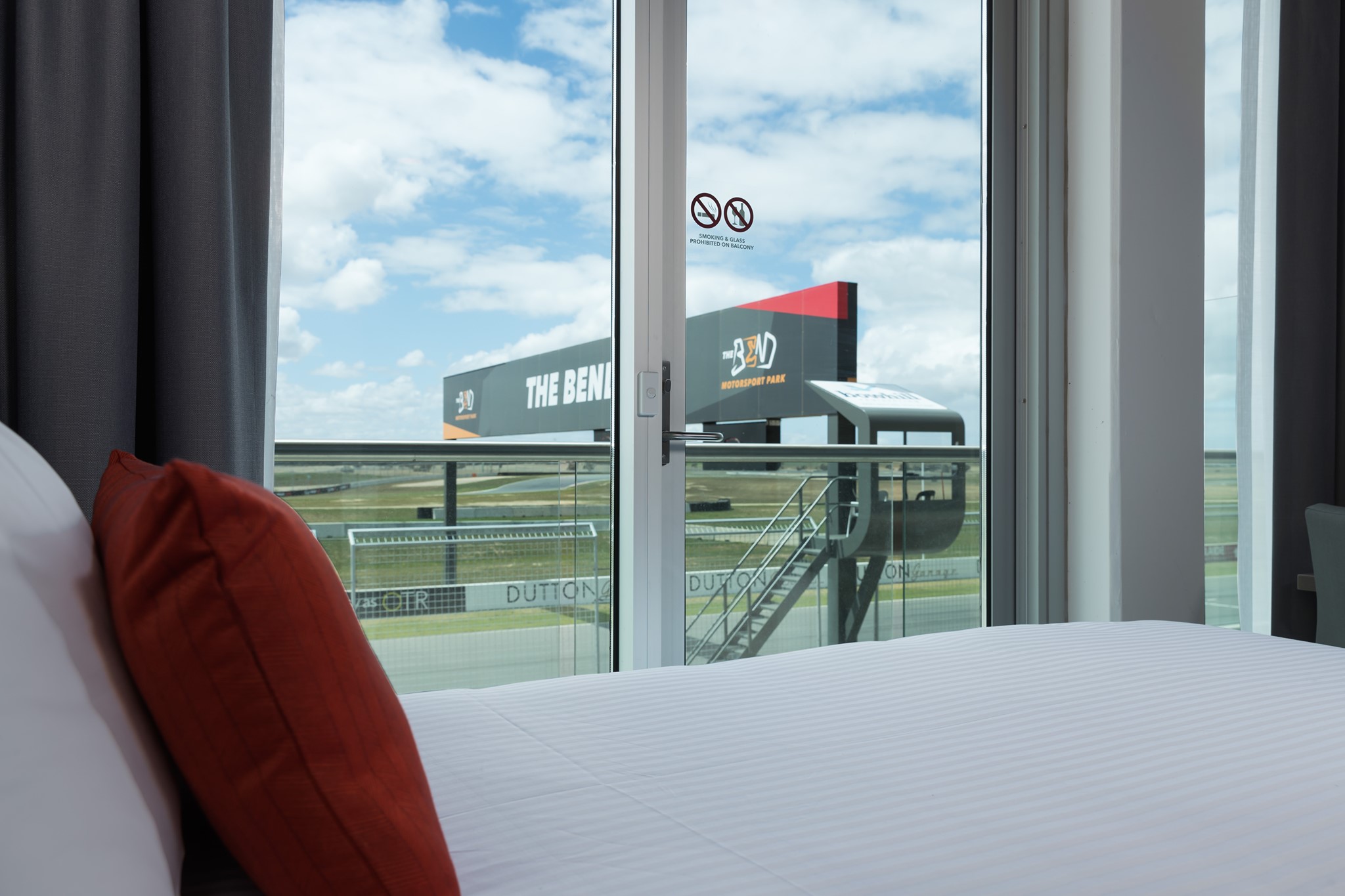 rydges-pit-lane-suites