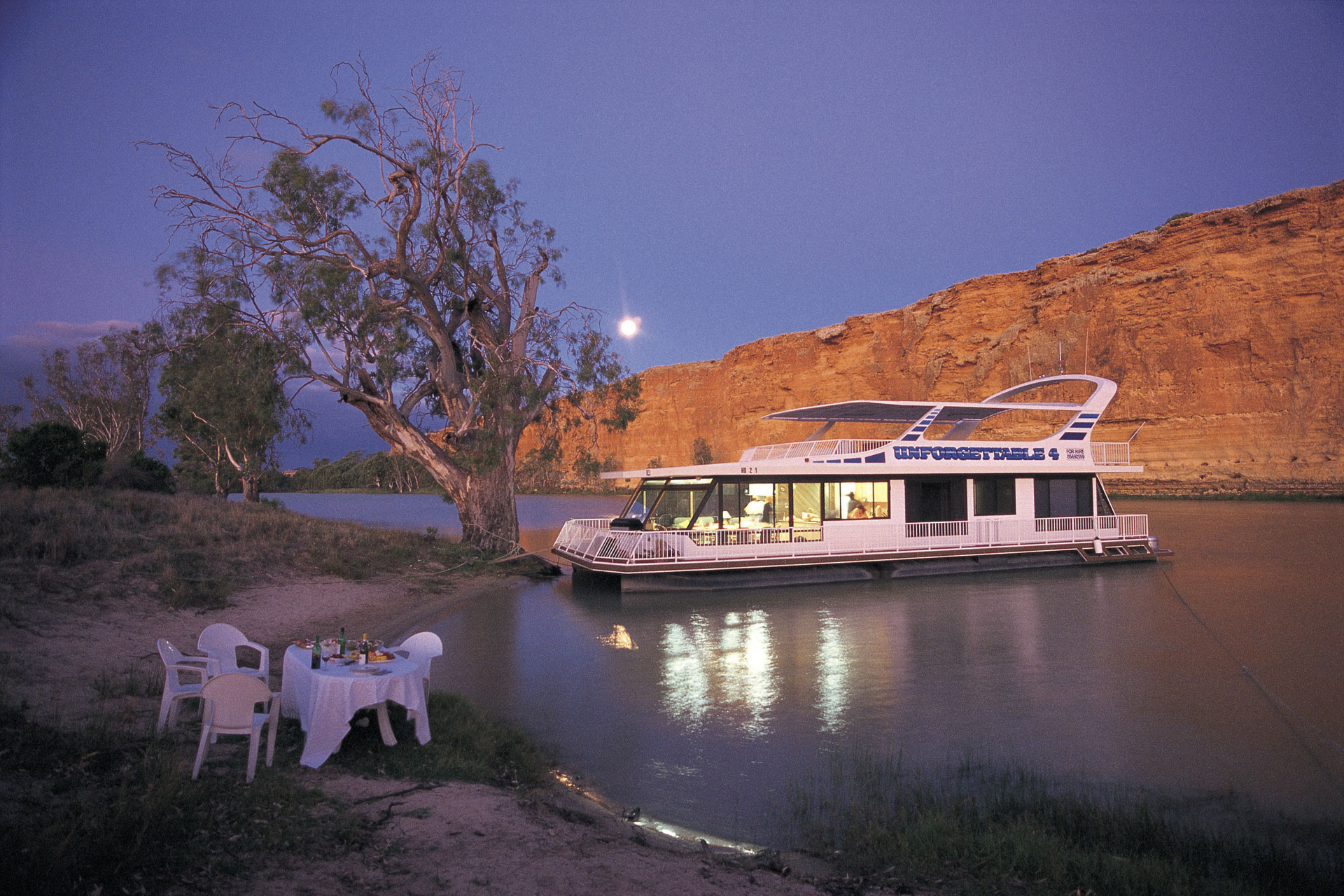 unfortgettable-houseboats