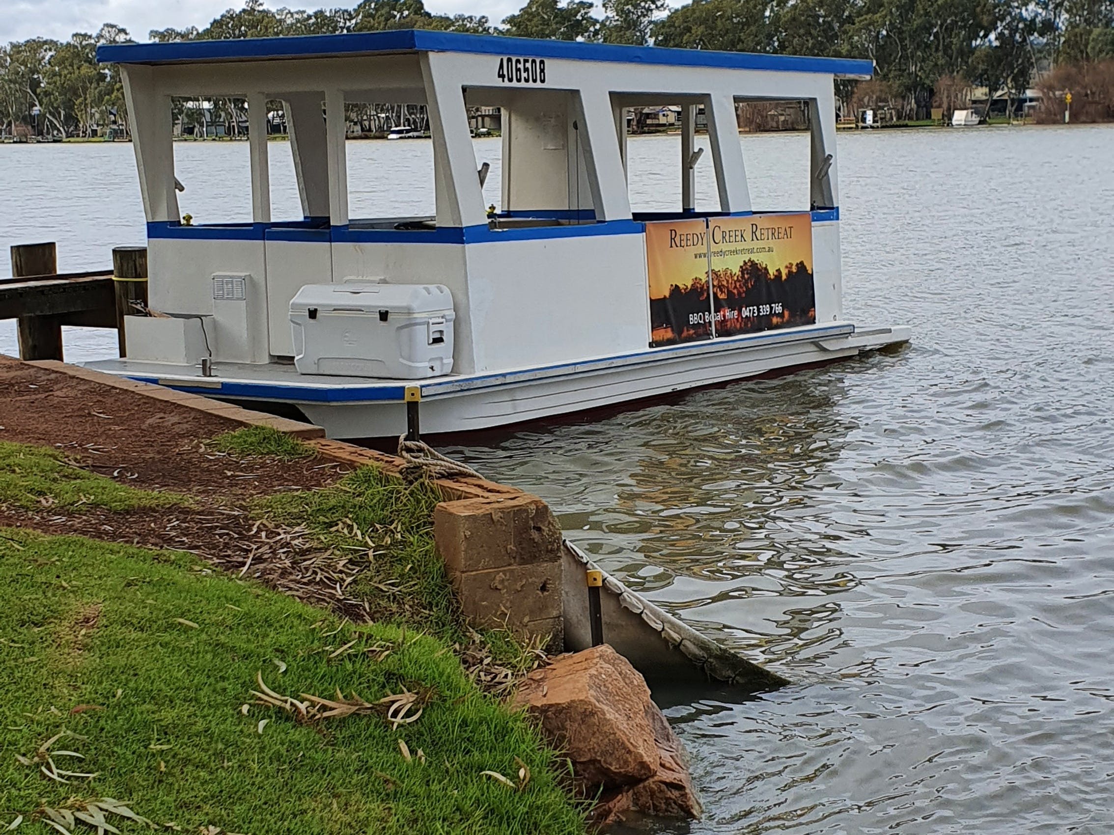 Reedy Creek Retreat BBQ Boat Hire Murray River Lakes and Coorong